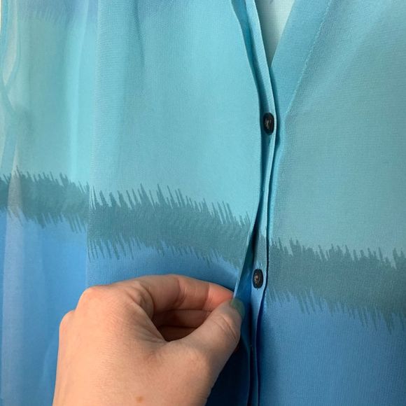 Ann Taylor Blue Sleeveless Button Down Blouse - Picture 3 of 7